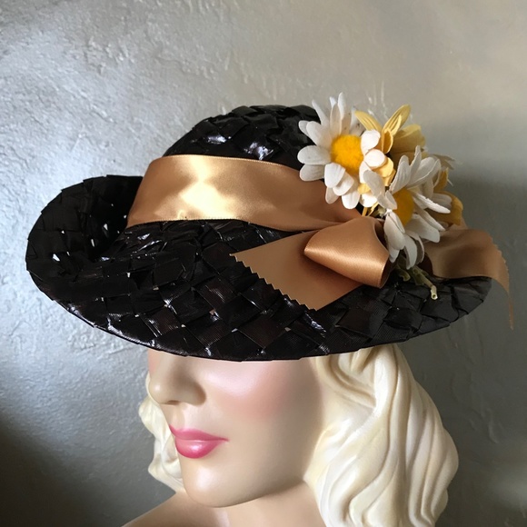 SWEET 1950s\' BROWN RAFFIA FEDORA WITH A GOLD FABRIC BAND AND FABRIC DAISIES main image 5